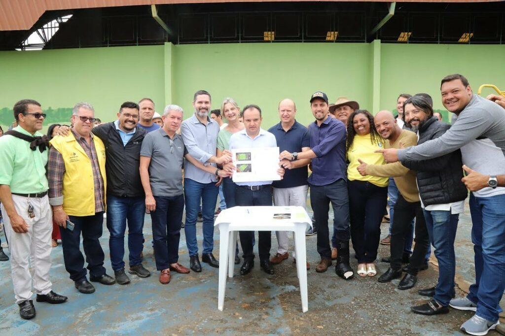 CAMPO DO JARDIM ORIENTE(GINÁSIO) SERÁ DE GRAMADO SINTÉTICO E SE TORNA REALIDADE  ATRAVÉS DO PREFEITO PÁBIO MOSSORÓ 