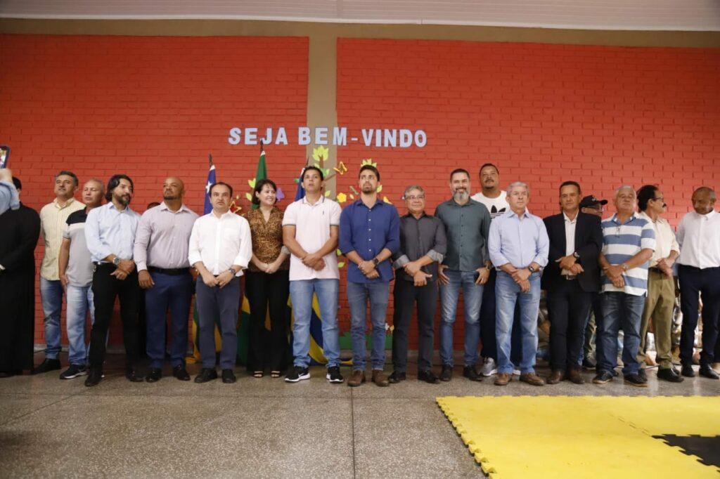 PREFEITO PÁBIO NÃO PARA. CENTRO COMUNITÁRIO DA NOVA VILA GUAÍRA A TODO VAPOR