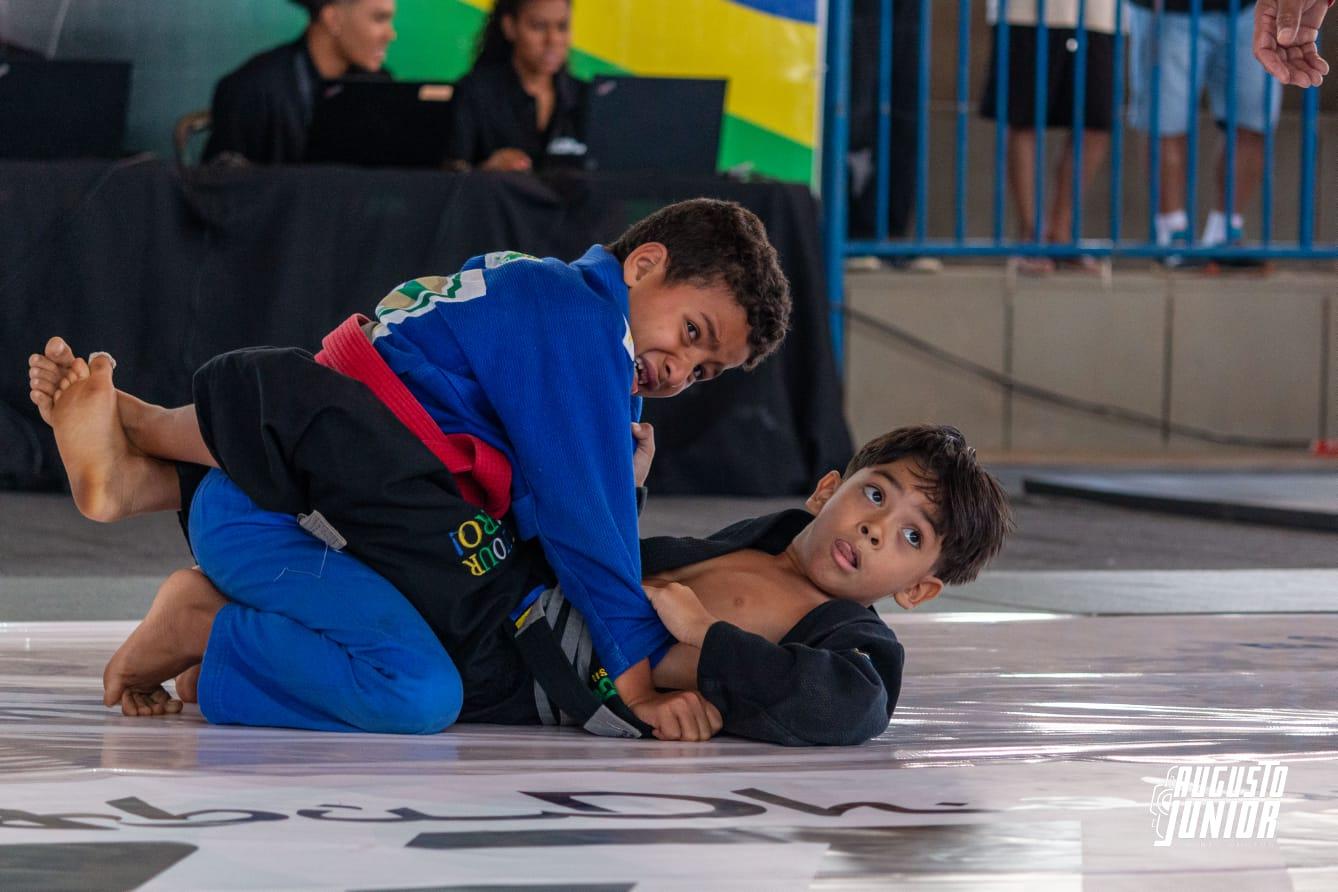 MAIK ROMEU, 8 ANOS: O NOVO ENDRICK DAS ARTES MARCIAIS E A JOIA DO JIU JITSU BRASILEIRO.