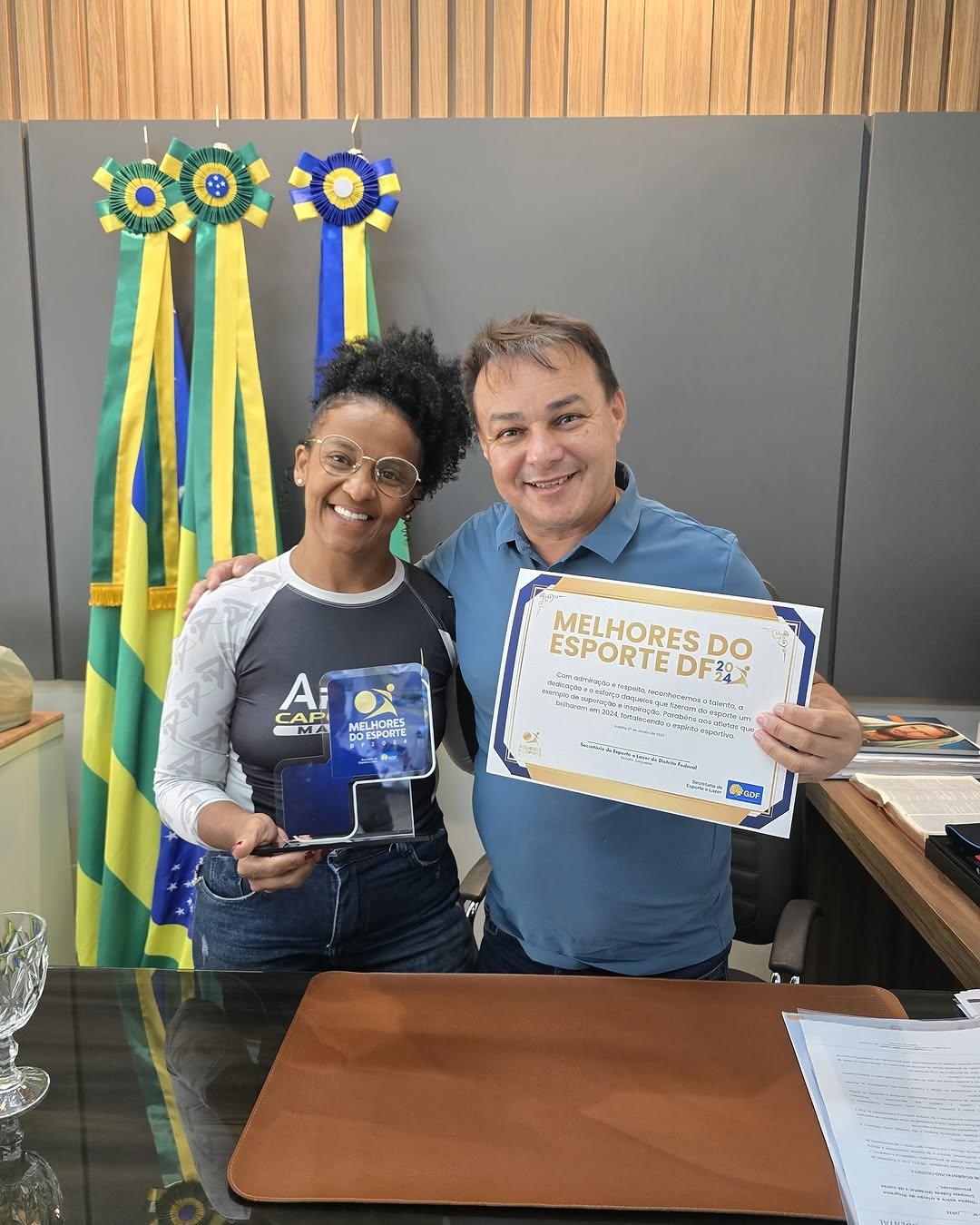 RECONHECIMENTO DE OURO: PREFEITO LULINHA CELEBRA CONQUISTA DE ATLETA CAPOEIRISTA PROF. LÚ NO ''MELHORES DO ESPORTE 2024''