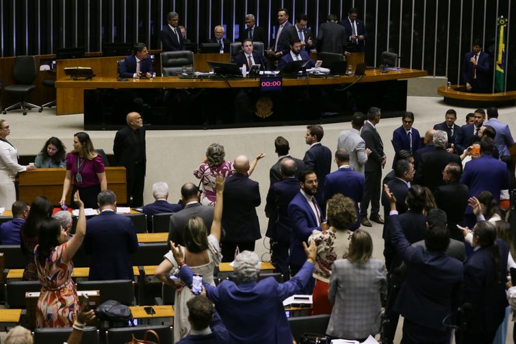 Motta anuncia votação de urgência para projeto de anistia a golpistas